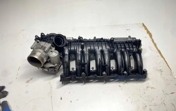 Jaguar XE Intake manifold G4D3-18N968-AA