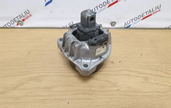 BMW 5 F10 F11 Engine mount bracket
