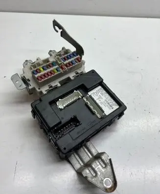 Infiniti FX Fuse module 2111BTSTU50 284B1CG000