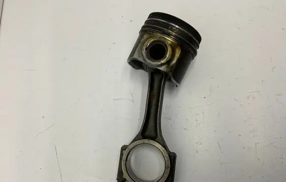 Volkswagen PASSAT B6 Piston with connecting rod