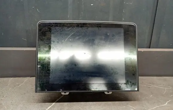 Maserati Levante Screen/display/small screen 670102528