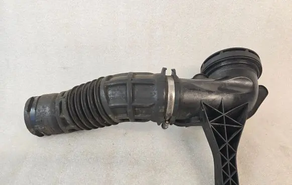 Maserati Levante Air intake duct part 670105375