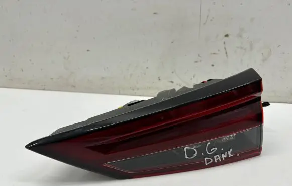 Tailgate rear/tail lights