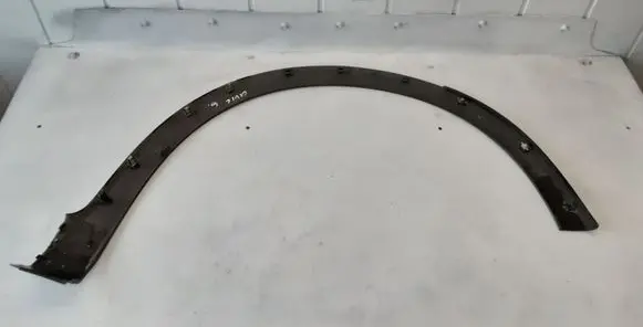 Rear fender molding trim