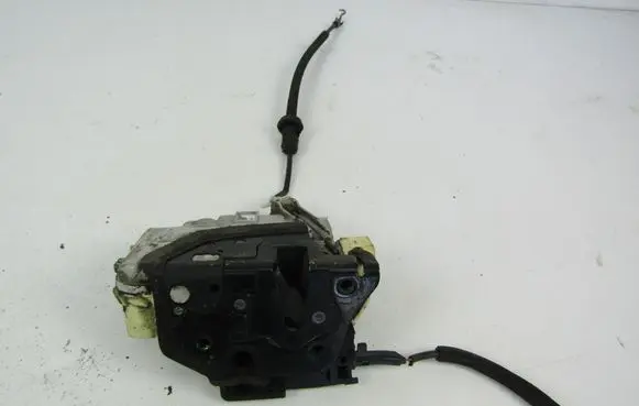 Volkswagen PASSAT B5.5 Front door lock 3C1837015A