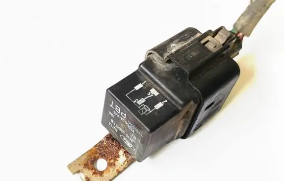Ford Mondeo Mk III Glow plug pre-heat relay 94VG14N089F1B