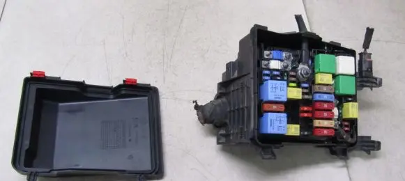 Citroen C4 II Picasso Fuse module