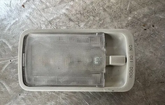 Nissan X-Trail T32 Rear seat light