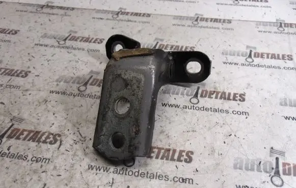 Toyota Yaris Front door upper hinge