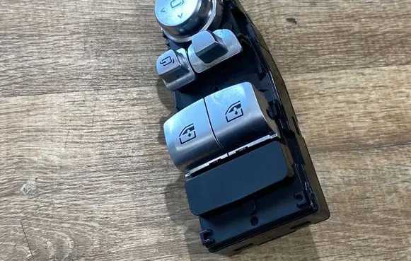 BMW 4 G22 G23 G24 G26 Tailgate opening switch 9484291 150721 L20032