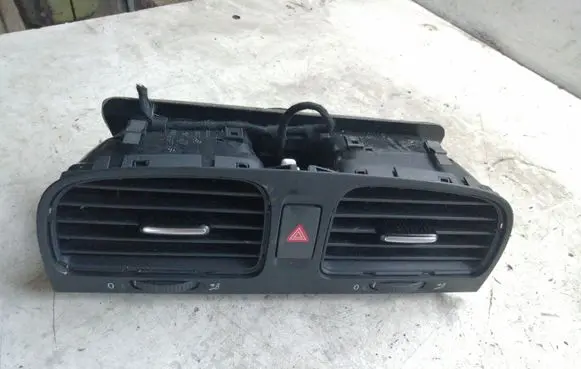 Volkswagen Golf VI Dash center air vent grill 5K0815736