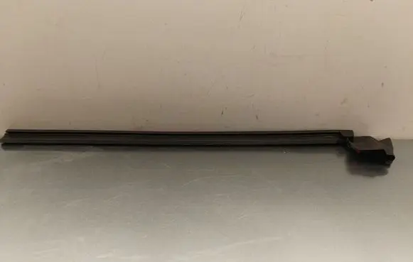 Tesla Model Y Rubber seal front door window/glass 150006300F