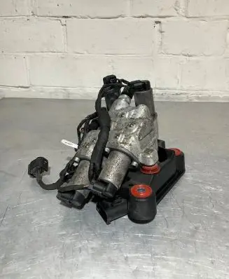 BMW 5 F10 F11 Air suspension compressor 6675258