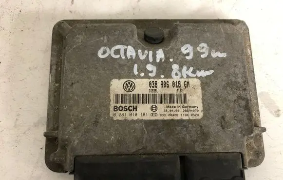 Skoda Octavia Mk1 (1U) Engine control unit/module 038906018GM 0281010181