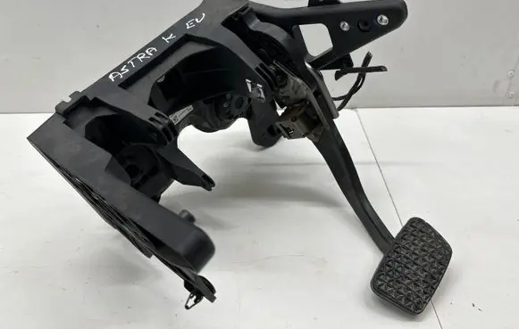 Opel Astra K Brake pedal 39023899
