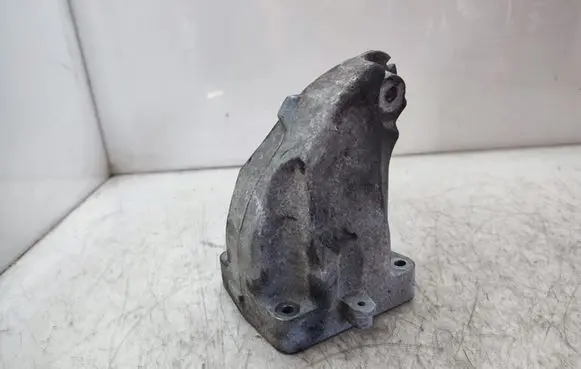 Mercedes-Benz CLS C218 X218 Engine mounting bracket A6422233404