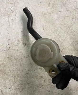 Mitsubishi L200 Power steering fluid tank/reservoir 