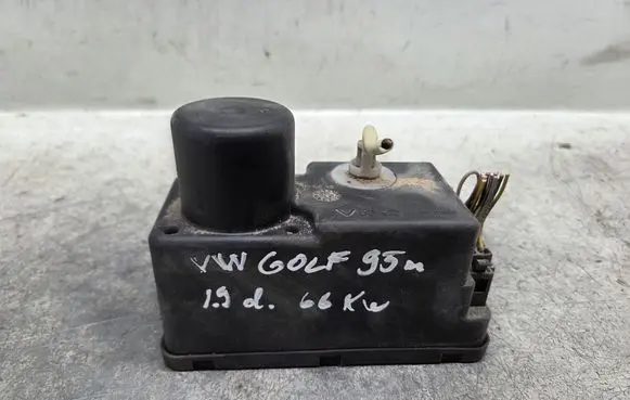 Volkswagen Golf III Central locking vacuum pump 1H0962257G