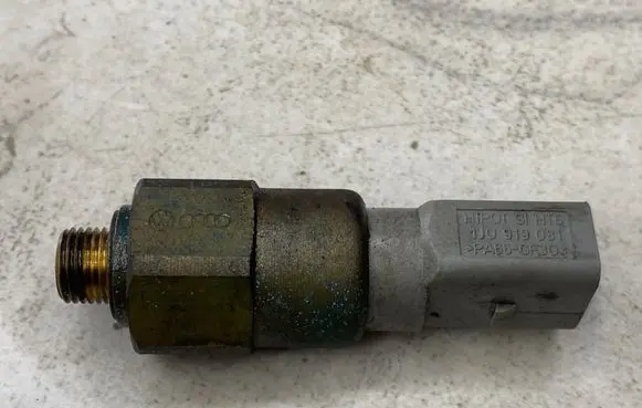 Audi A3 S3 8L Oil pressure sensor 1J0919081