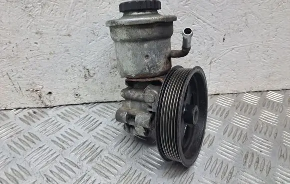 Toyota Avensis T250 Power steering pump 4431005120