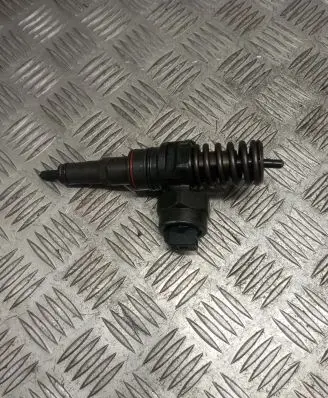 Skoda Fabia Mk1 (6Y) Fuel injector 038130073J