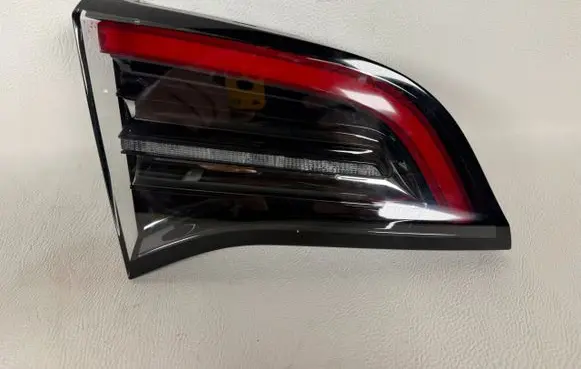 Tesla Model 3 Third/center stoplight 