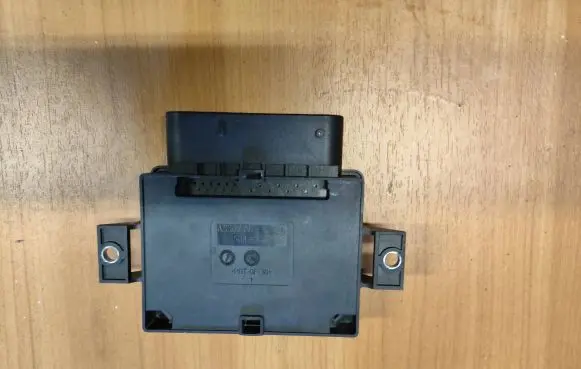 BMW 5 F10 F11 Hand brake control module 6850846 23122010 0102960064
