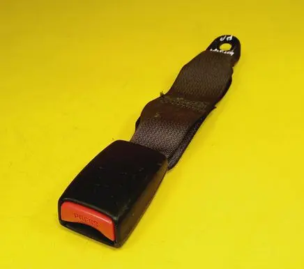 Front seatbelt buckle