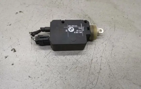 BMW 3 E36 Central locking motor 67118361140 8361140