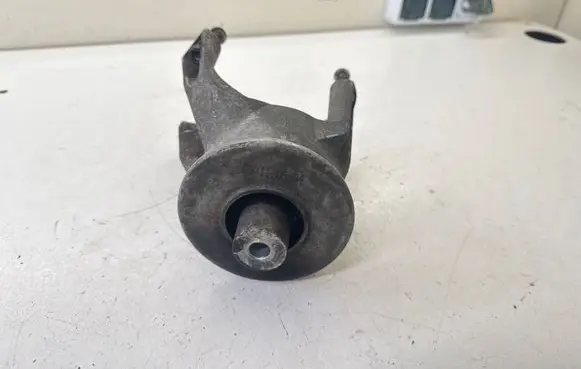 Volkswagen Multivan T5 Engine mount bracket 7H0199849