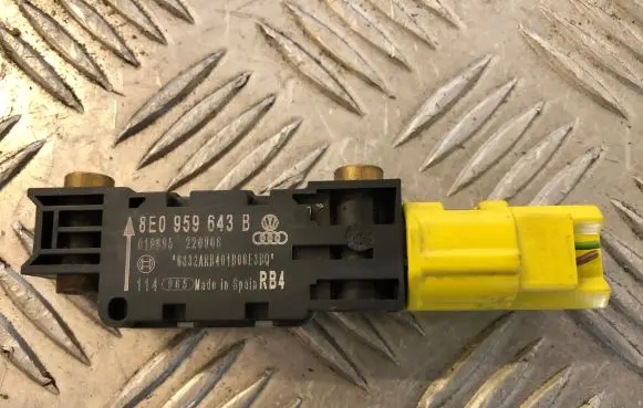 Audi A4 S4 B6 8E 8H Airbag deployment crash/impact sensor 8E0959643B 220906 019895