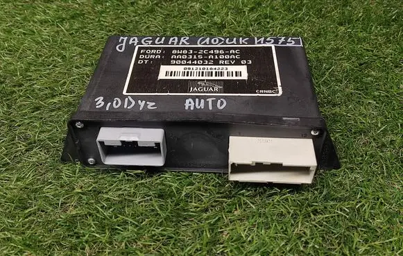 Jaguar XF X250 Hand brake control module 8W832C496AC