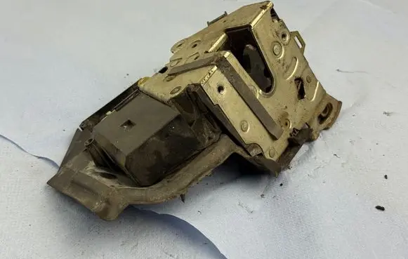 BMW 5 E39 Front door lock