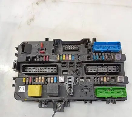 Opel Zafira B Fuse module 13206759 5DK00866952