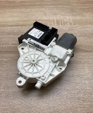 Audi A3 S3 8P Front door window regulator motor 8P0959802A
