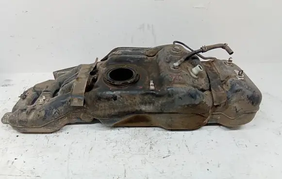 Toyota Hilux (AN120, AN130) Fuel tank 