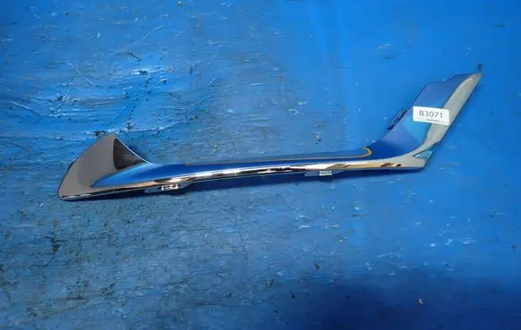 Front bumper splitter molding