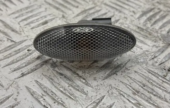 Toyota Verso Front fender indicator light 8173002080