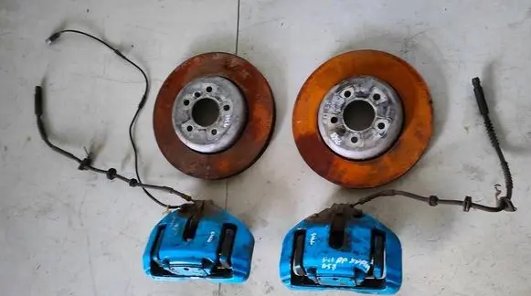 BMW 5 F10 F11 Front brake caliper 