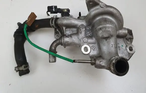 Nissan Juke I F15 Intake manifold 147173974R 223653584R A2C81975000