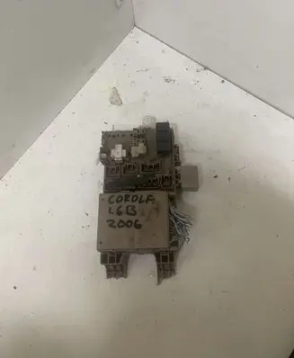 Toyota Corolla E120 E130 Fuse module 8264113040