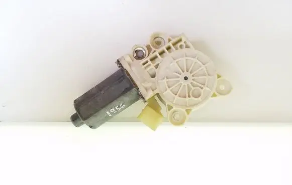 Mercedes-Benz E W211 Front door window regulator motor A2118203042