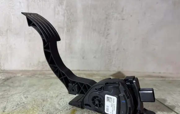 Volvo V40 Accelerator throttle pedal 31280595 6PV01036822