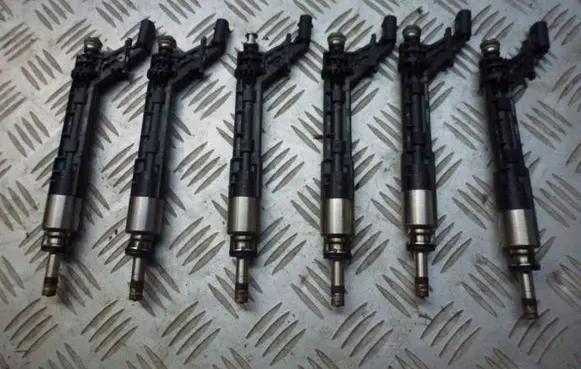 Fuel injectors set