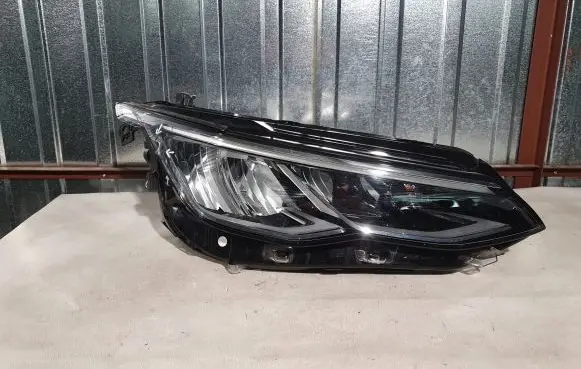Volkswagen Golf VIII Headlight/headlamp