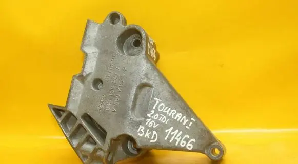 Volkswagen Touran I Engine mounting bracket 03G199207A