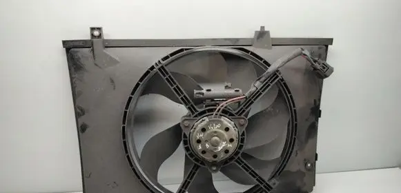 Volvo S40, V40 Radiator cooling fan shroud 30882411