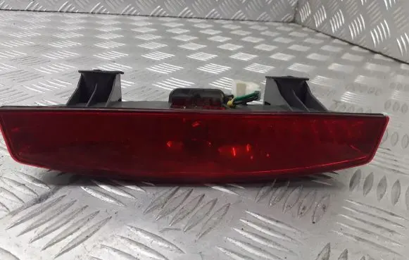 KIA Rio Third/center stoplight