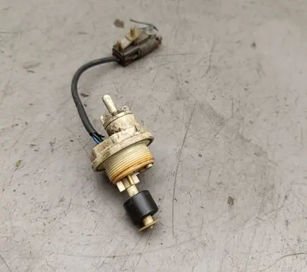 Nissan Terrano Fuel filter housing