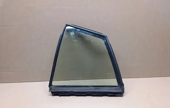 Toyota Prius (XW50) Rear vent window glass 43R005834